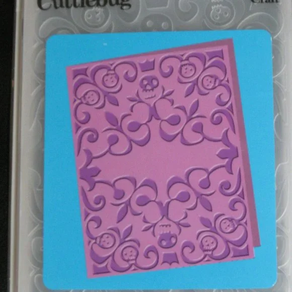 Cuttlebug A2 embossing folder - SKELETON SCROLL - Picture 3 of 9
